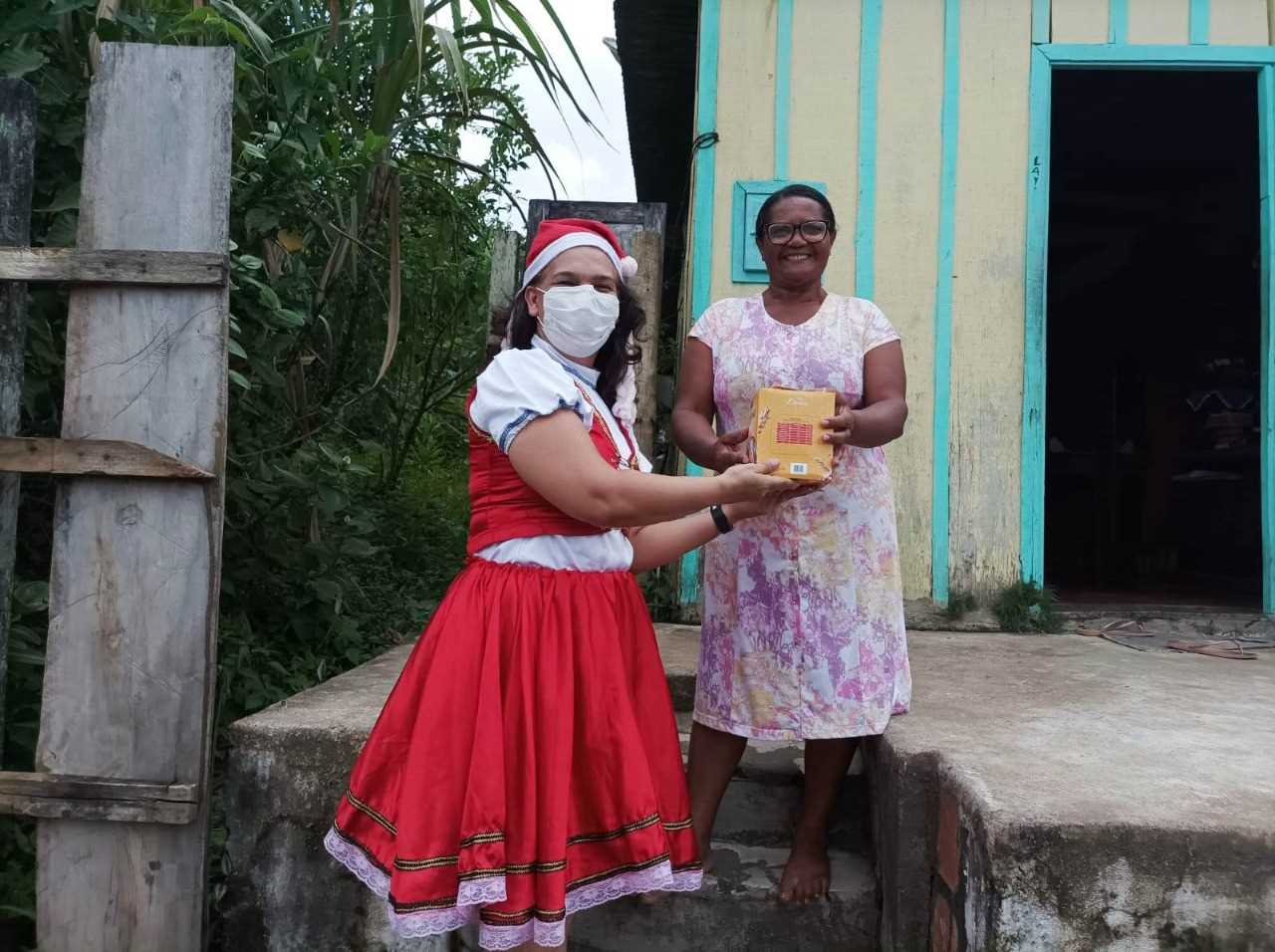 Camacã: Secretaria de Assistência Social distribui Panettone para os idosos